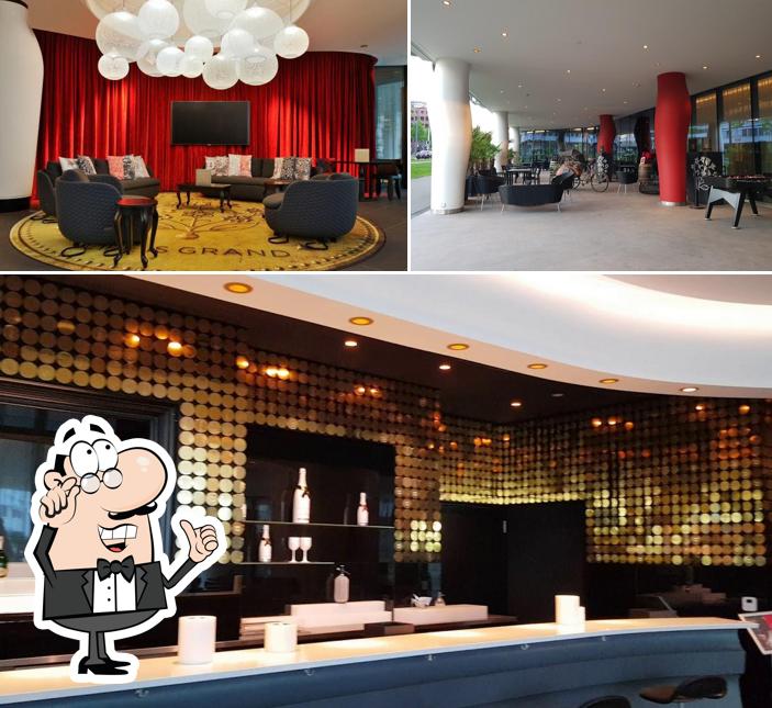 Dai un'occhiata agli interni di Puregold Bar & Lounge