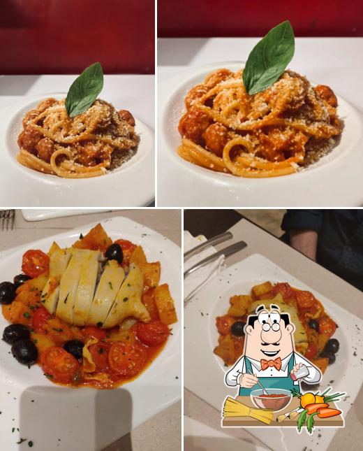 Spaghetti alla bolognese al cicerenella steria nagoletana