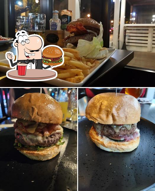 Concediti un bell'hamburger a Fats bar & grill