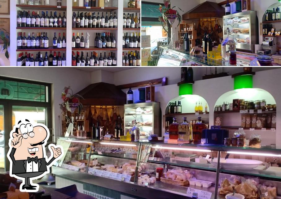 Gli interni di Marrini Enogastronomica