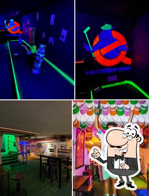 Dai un'occhiata agli interni di Rollers Mini-Golf Bar