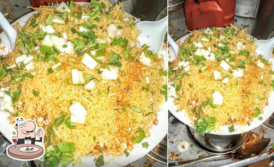 Food at Vishnu Bhai Sevpuri Vala