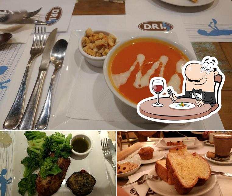 Comida em D.R.I. - (Shopping da Gávea)