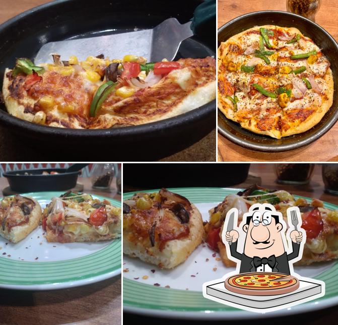Pick pizza at Pizza Hut Avadi, Chennai