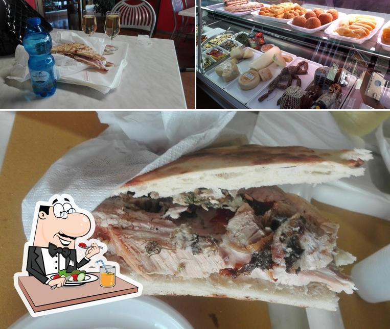 La immagine della cibo e tavolo da pranzo di Play Pig