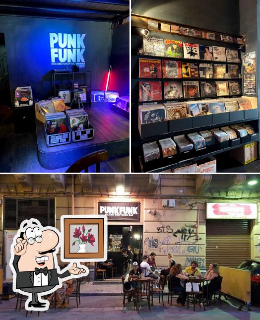Gli interni di Punk Funk Record Shop Music Bar