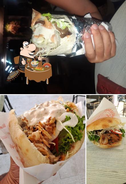 Panino con maiale stirato al Fast Food Nika