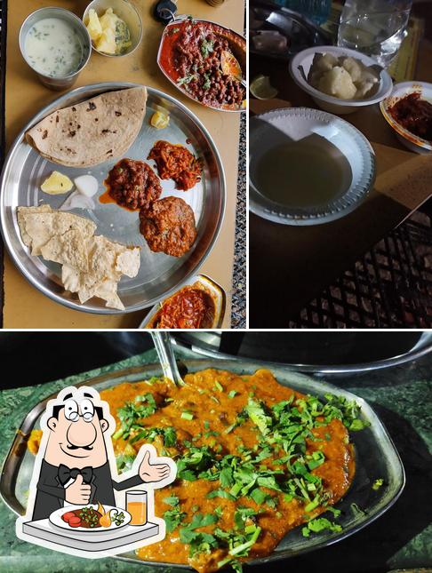 Food at Gujarat Hotel (Gujarat Dhaba) ગુજરાત હોટલ