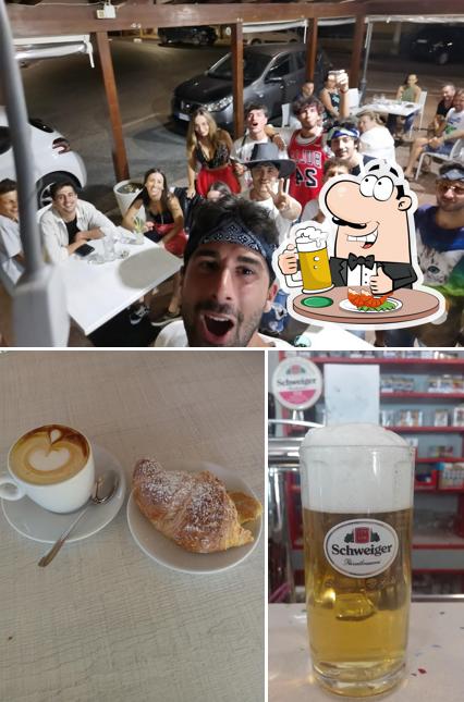 Puoi prenderti un rinfrescante bicchiere di birra chiara o scura