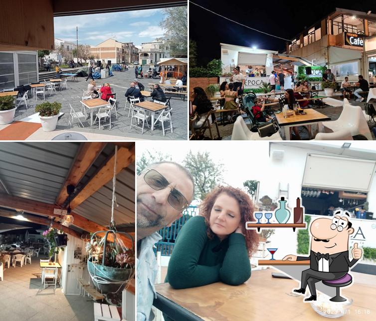 Siediti a un tavolo di Época Lounge - Creperia