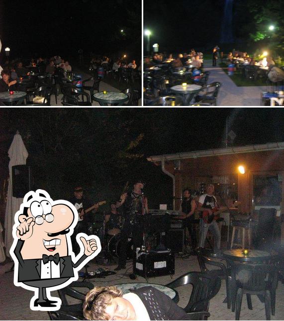 Dai un'occhiata agli interni di Crisa's bar cascate acquafraggia