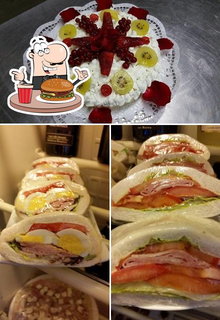 Prenditi un hamburger a Chantilly