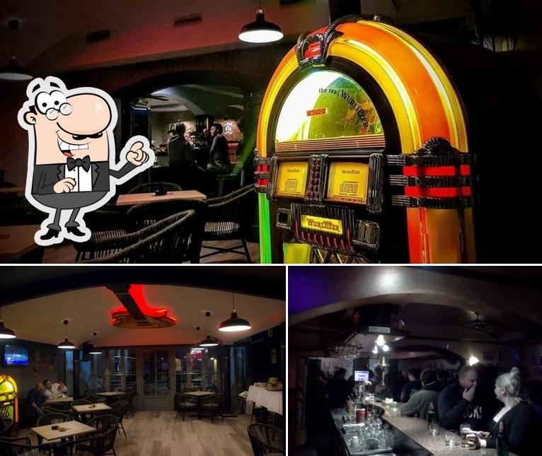 Vegos Bar si caratterizza per la interni e bancone da bar