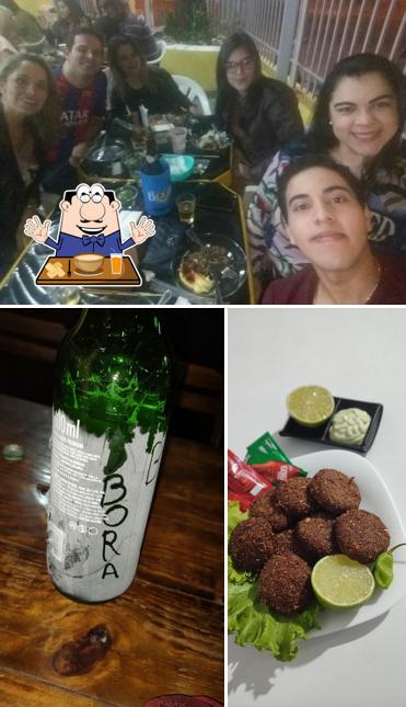 A comida e bebida do restaurante