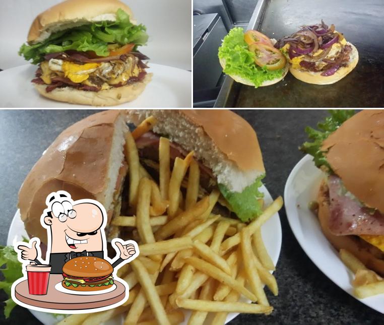 Os hambúrgueres do Crodo Lanches irão saciar uma variedade de gostos
