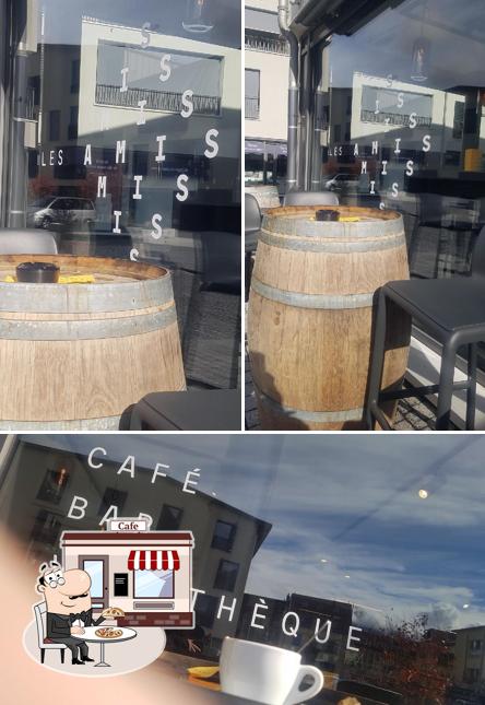Gli esterni di Les Amis Café Bar