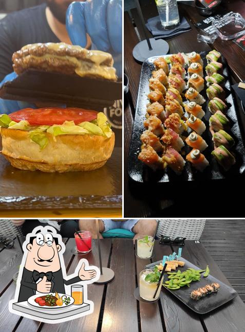 La immagine della cibo e interni di NIWA Food & Drink