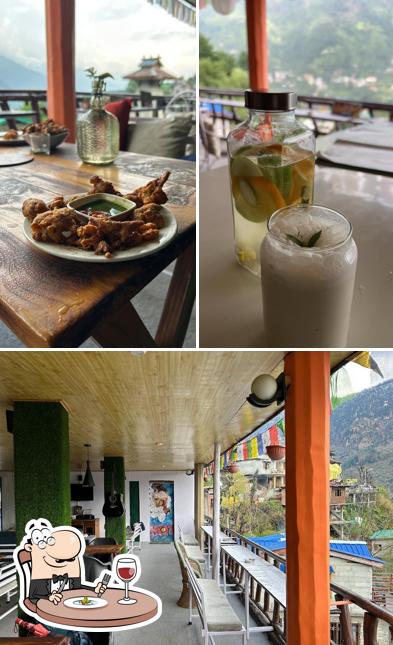 The image of food and interior at Yaara Cafe