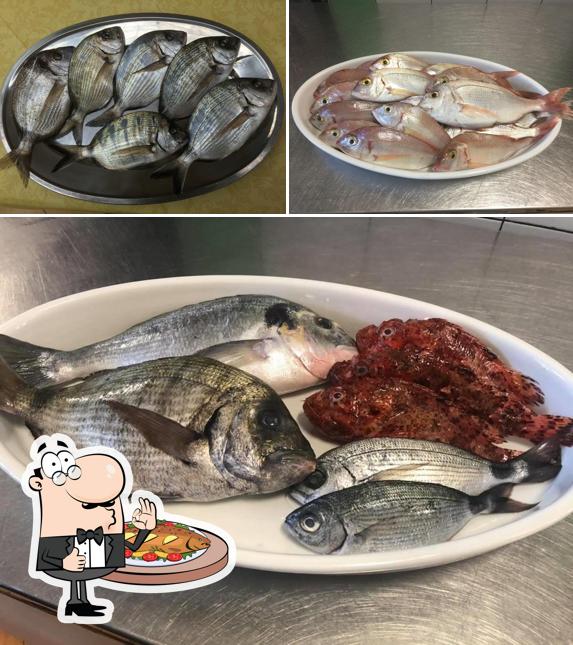 Ordina i piatti di pesce a Friggitoria Trattoria "La Regina" - Abbonamento a Sky Calcio