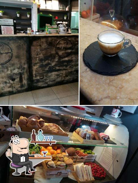 Tra le diverse cose da Red Passion Cafè si possono trovare la interni e cibo