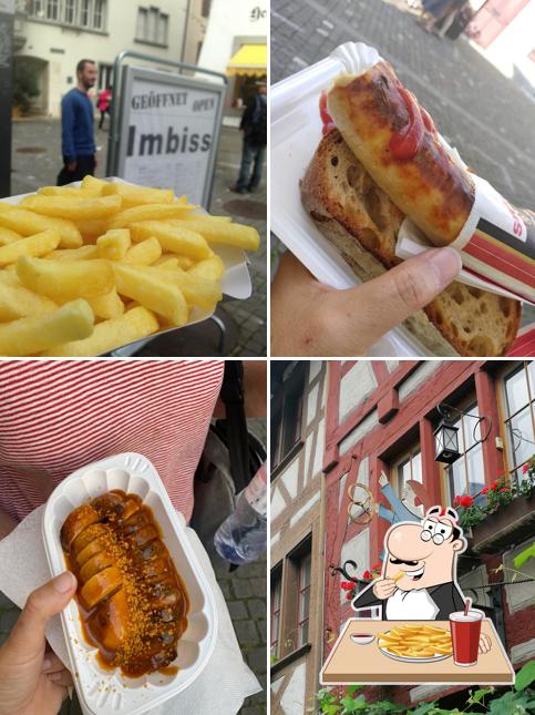 Assaggia un piatto di chips a Imbiss und Take Away zum Tiergarten