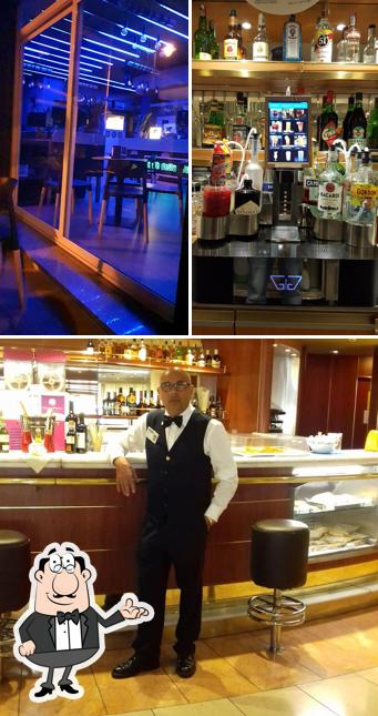 Dai un'occhiata agli interni di Cafè della Musica