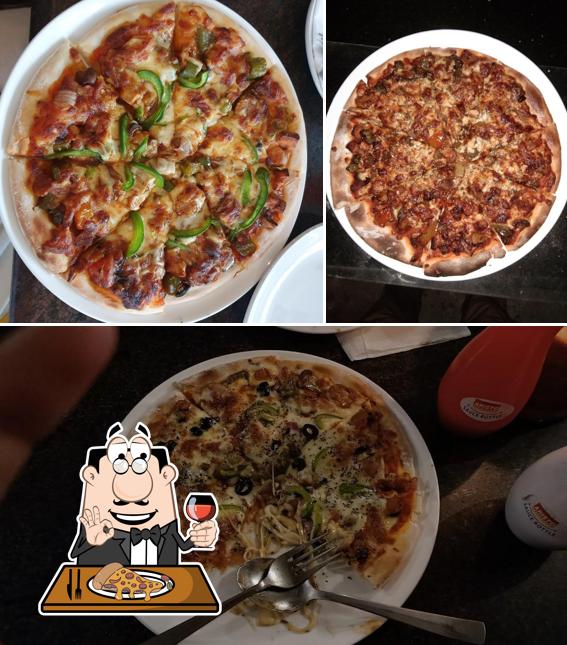 Try out pizza at Natesh Cafe