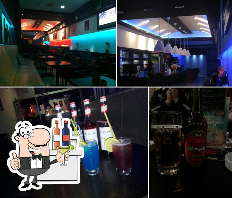 La comptoir de bar et boire du restaurant