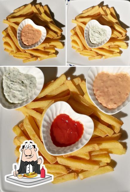 Assaggia le patatine fritte a Bar Centrale da Tonon