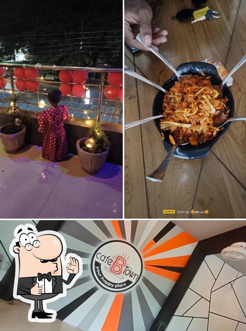 Look at the picture of Cafè b-town