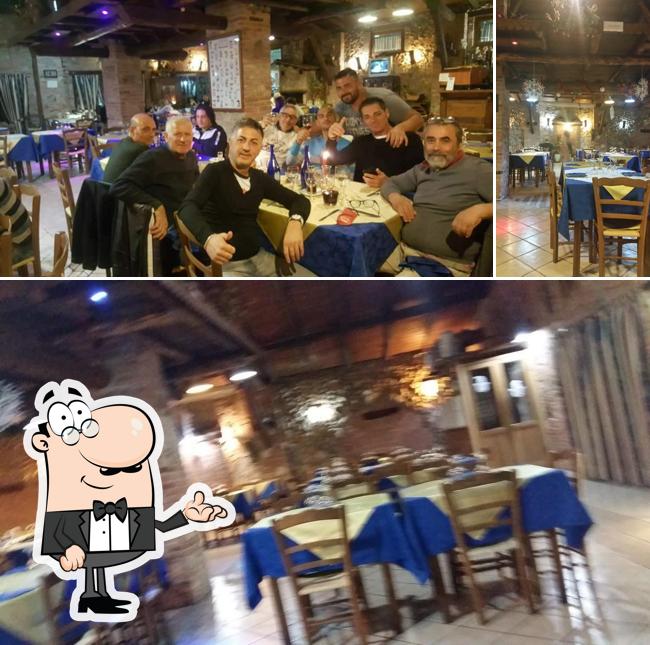 Siediti a un tavolo di La Locanda Del Ciocco