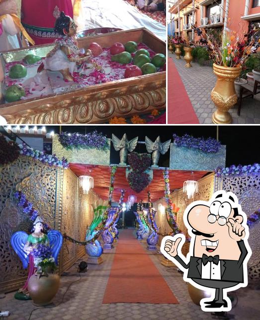 Check out how Patta Chat Bhandar ( Bhushan Tikki Wale, Nakli Tikki Wale ) looks inside