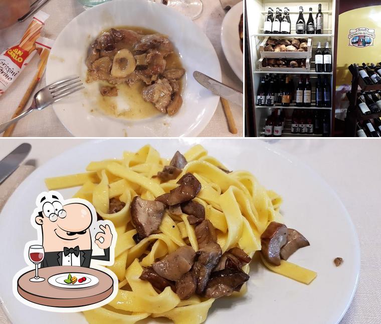 Questa è la foto che presenta la cibo e alcol di Ristorante P X A