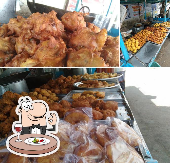 Food at Valiyil Oru Vadai Kadai