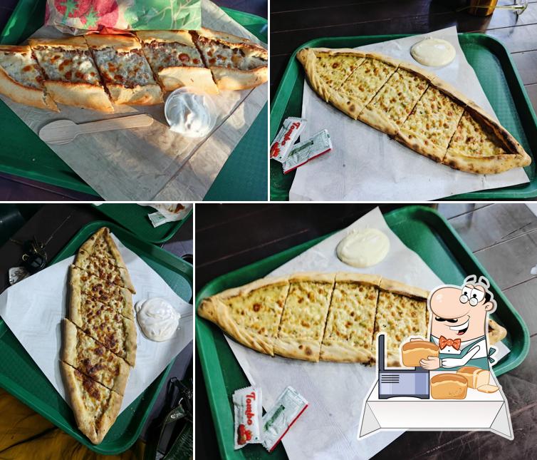 Garlic bread at Cafe Istanbul