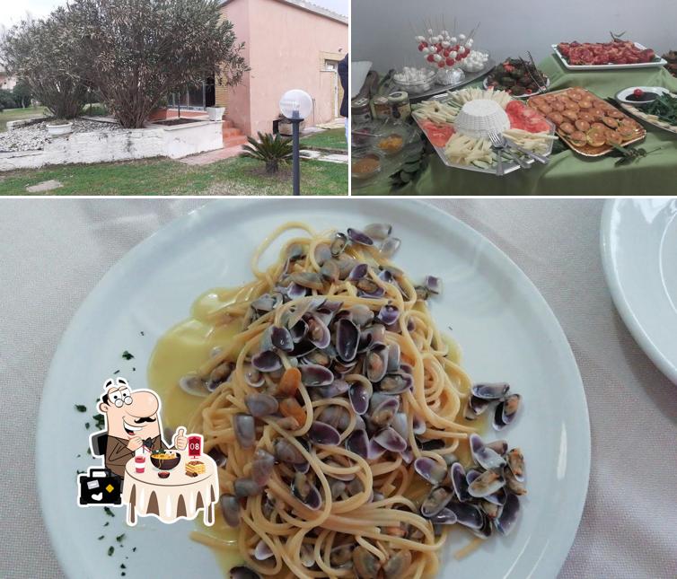 La immagine della cibo e esterno di Hotel Venosta