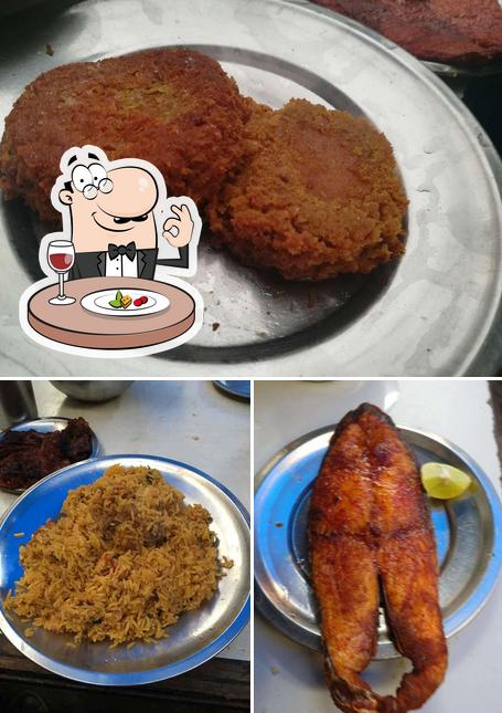 Food at Pahilwani Handi