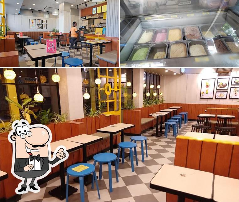 The image of Polar Bear Ice Cream Sundaes - Thudiyalur’s interior and food