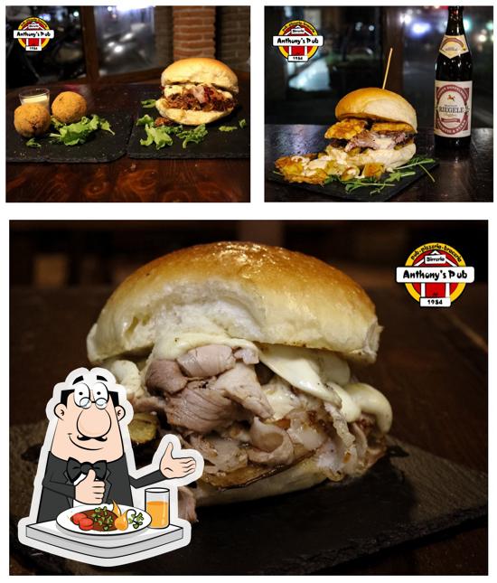 Panino con maiale stirato al Anthony'S Pub