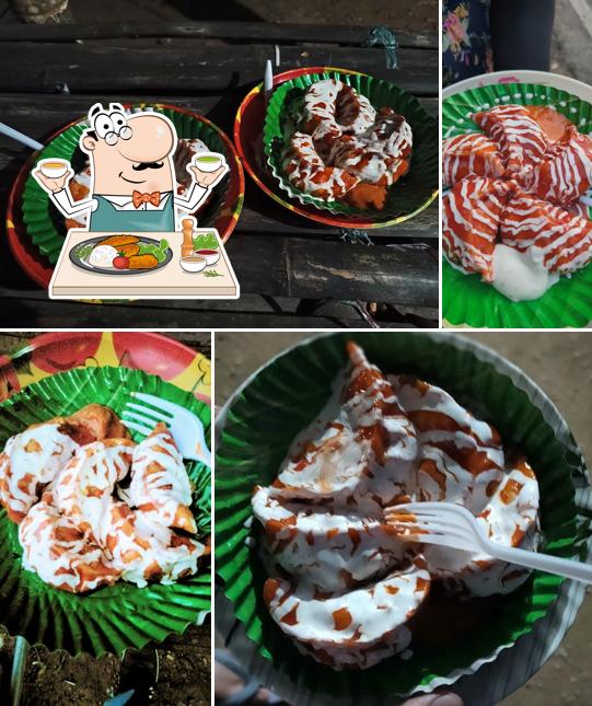 Food at Momo Stall