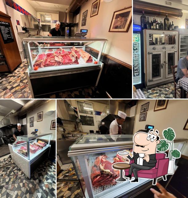 Siediti a un tavolo di Bull Steak