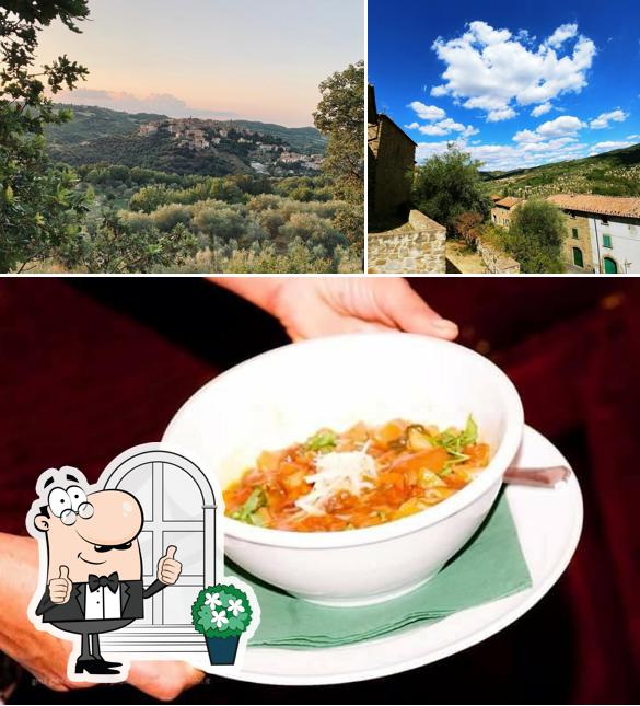 Guarda la immagine che mostra la esterno e cibo di Caffè 60 Bar Ristorante Pizzeria