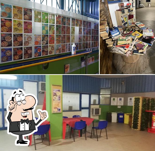 Siediti a un tavolo di Mamo Pizza