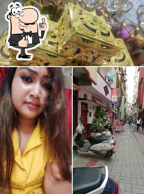 See this picture of Tom & Jerry Bakery