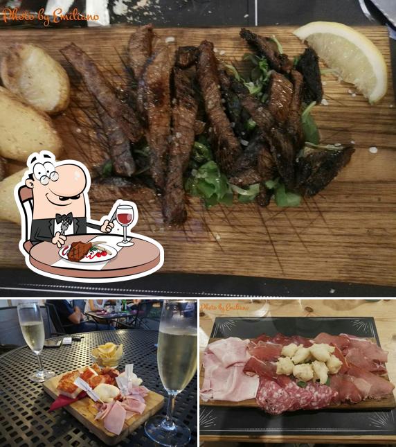 Prova i un pasto a base di carne a El Lobo Bar tavola calda
