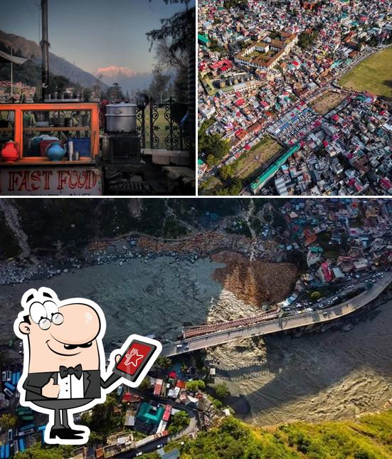 Famous Golgappas Stall