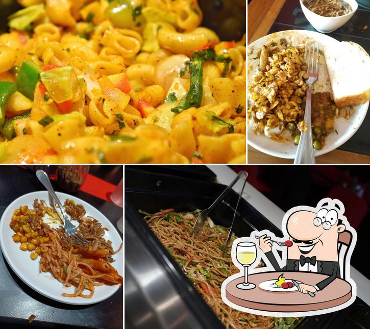 Food at Pomo's pizza