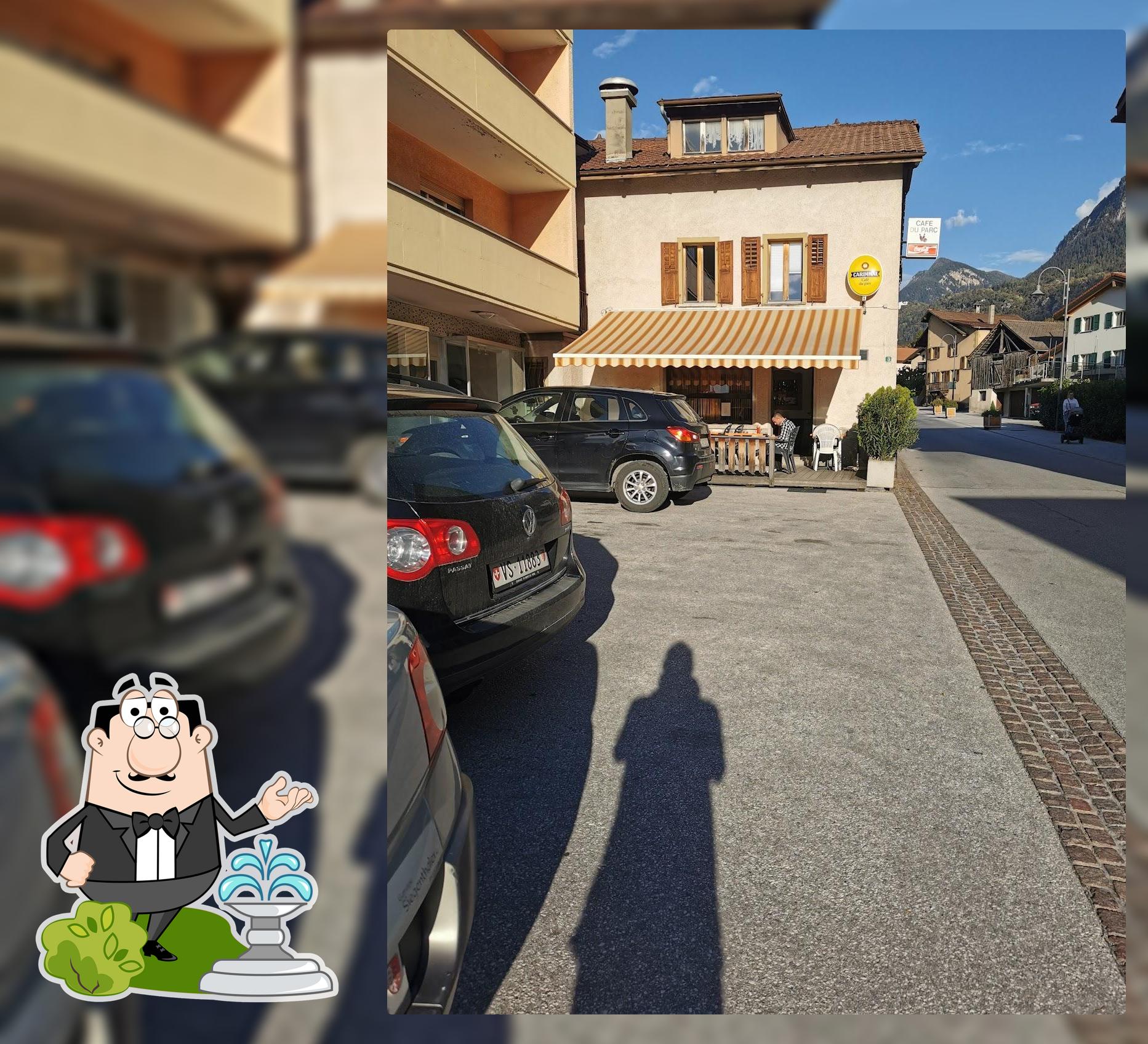 Guarda gli esterni di Café Du Parc