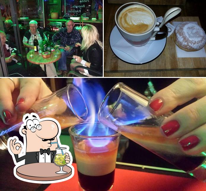 La foto della bevanda e bancone da bar di Kavarna La Pasion