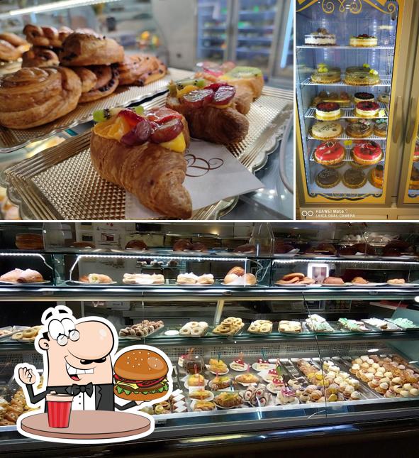 Prova un hamburger a Pasticceria Caffetteria Vittoria